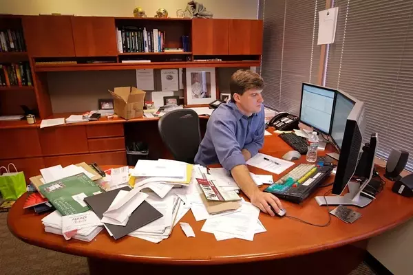 Michael Burry's Warning on Berkshire Hathaway's Investment Strategy