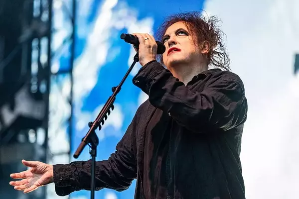 The Cure's Moving Performance at Øyafestivalen: A Nostalgic Journey with Robert Smith