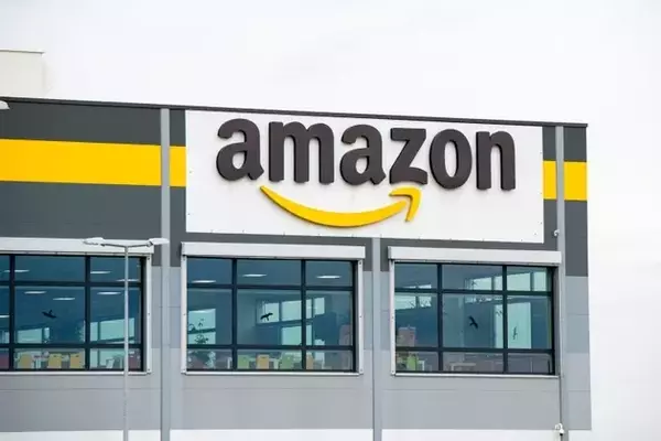 Amazon's Dual Engines: AWS Dominance and E-commerce Acceleration Propel Valuation