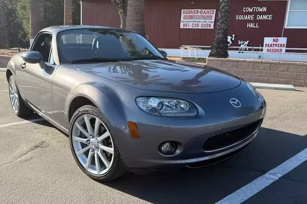 2007 Mazda MX-5 Miata MT: A Grand Touring Roadster with Modern Upgrades
