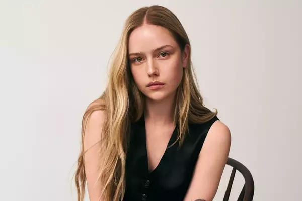 Amélie Hoeferle: From Coffee Shop Discovery to 'Sterling Point' Star