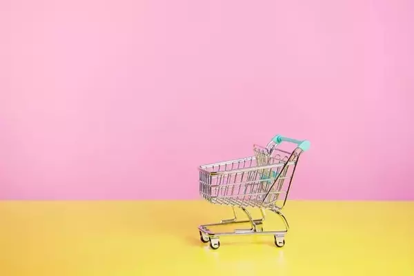 Analyzing Real Retail Sales: Trends and Recession Indicators