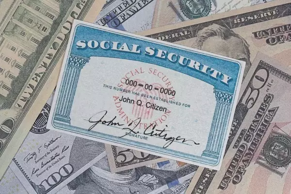 Optimal Social Security Claiming Strategies: Early vs. Delayed Benefits