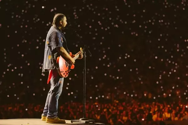 Noah Kahan Electrifies Rose Bowl with 'Miserable' Music, Joined by Chappell Roan