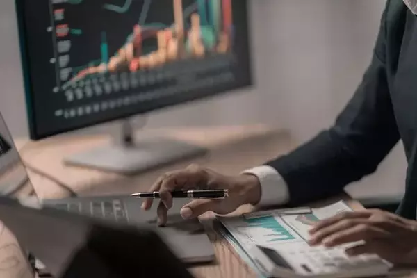 Fidelity OTC Portfolio Outperforms NASDAQ Composite Amid AI Surge