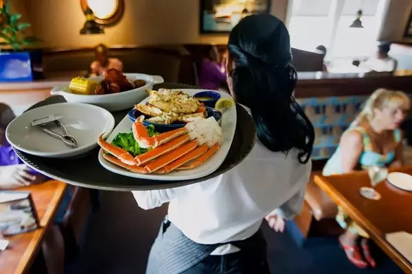 Red Lobster Revitalizes "Endless Shrimp" Offer Amidst Financial Turnaround
