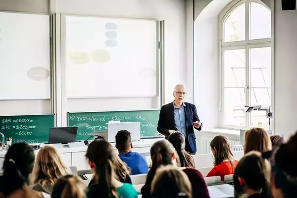 MBA vs. Executive MBA: Choosing the Right Business Education