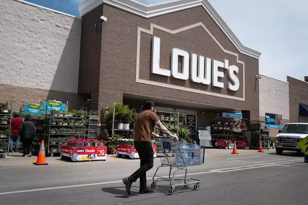 Lowe's navigates challenging DIY market with cautious projections