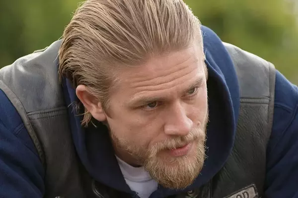Charlie Hunnam to Lead 'Sons of Anarchy' Meta-Thriller Spinoff 'Legends'