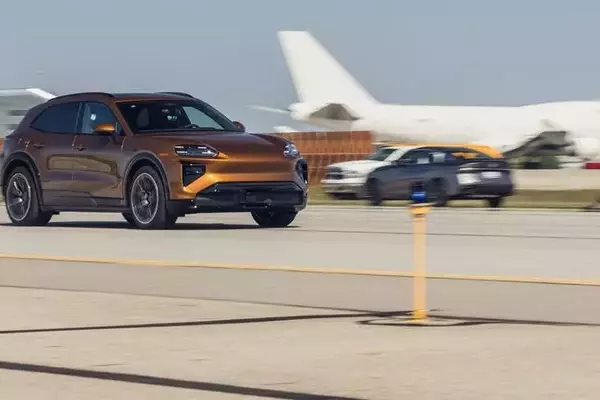 Porsche Cayenne Turbo Electric Outperforms 911 in Acceleration Test