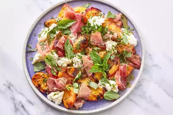 20 Revitalizing Summer Salads: A Culinary Journey Through Seasonal Flavors