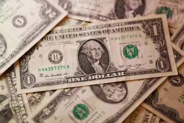 Dollar Weakens Amidst Debt Concerns and Geopolitical Tensions