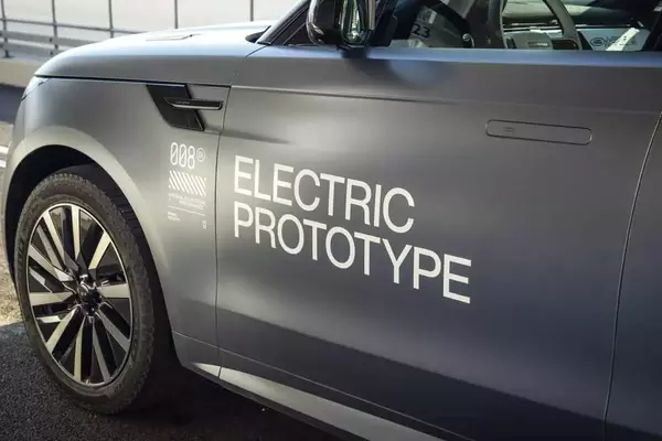 Full-Size Electric Defender's Launch Pushed to 2030s Amid EV Strategy Shift