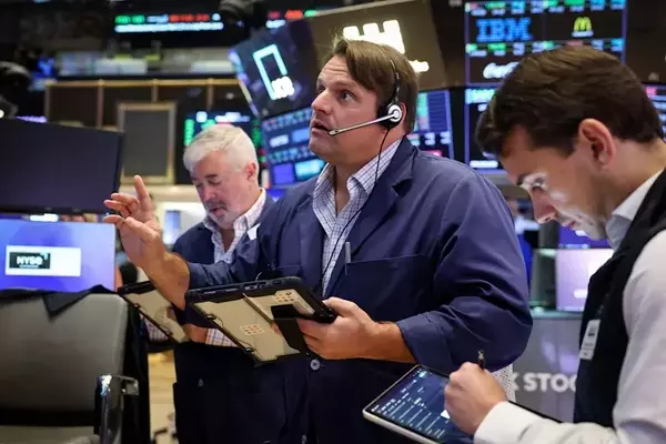 Market Resilience Amidst Trade Tensions: US Stocks Advance Despite Canada's Retaliatory Tariffs