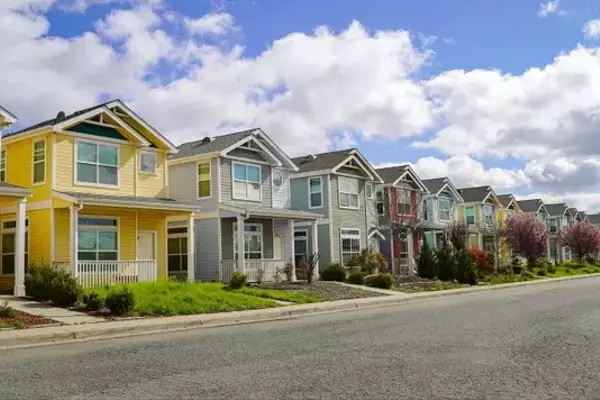 New Single-Family Home Prices Decline Amidst Rising Inventory