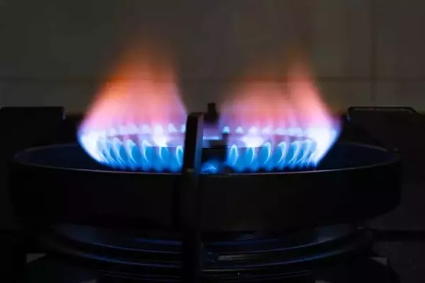 Natural Gas Prices Decline Alongside Crude Oil Amidst Market Fluctuations