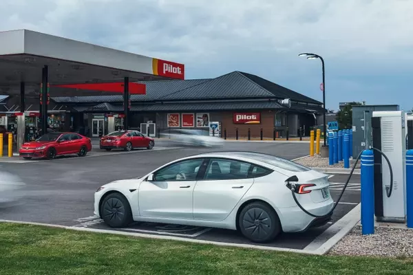 The Ultimate Road Trip Showdown: EV vs. Hybrid vs. Gas