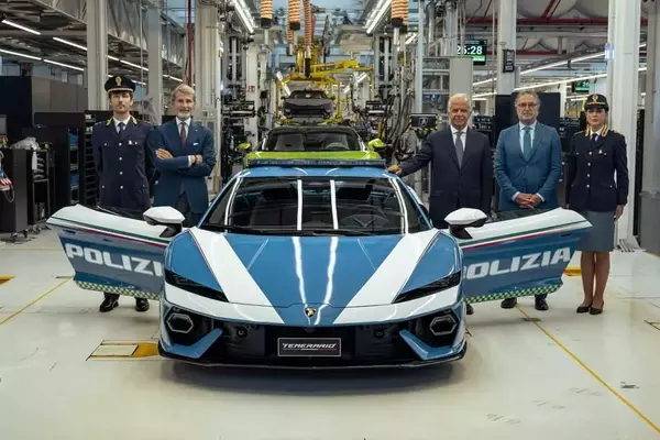 Italian Police Welcome 907-HP Lamborghini Temerario