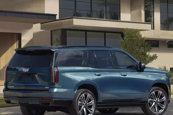 Software Glitch Disables Cadillac Escalade Heated Seats in High Temperatures