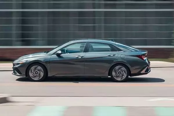 2026 Hyundai Elantra Hybrid: A Value Proposition with Performance Trade-offs