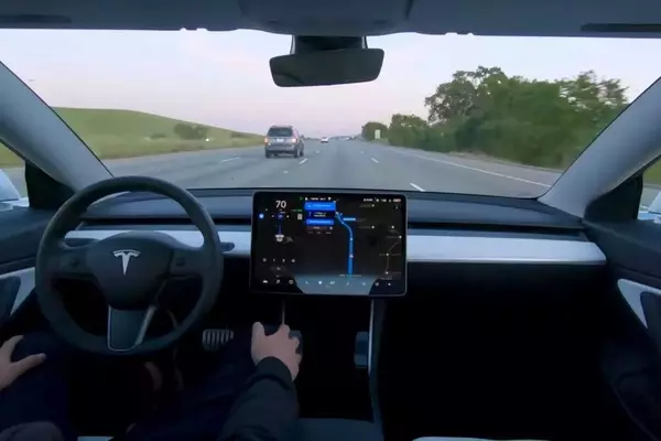 Tesla FSD Introduces Automatic Crash Avoidance in Manual Driving