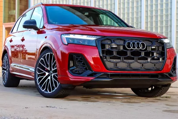 Review of the 2025 Audi SQ7: Performance, Luxury, and Family Utility