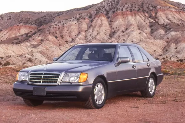 The 1991 Mercedes-Benz 400SE: A Blend of Luxury and Performance