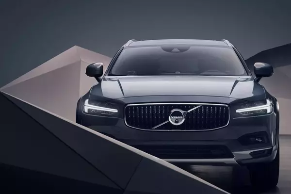 2025 Volvo V90 Cross Country: A Detailed Review of Features and Performance