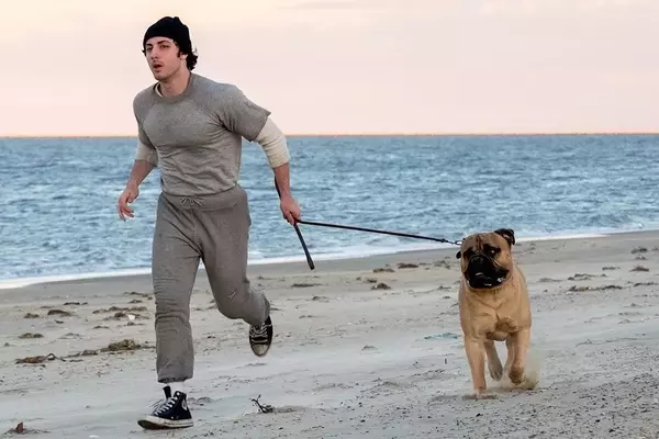 “I Play Rocky” Review: Anthony Ippolito Embodies Pre-Stardom Sylvester Stallone in Peter Farrelly’s Feel-Good Drama