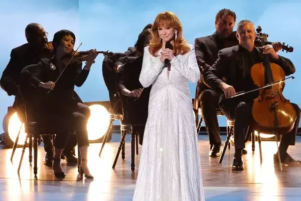 A Touching Tribute to Dolly Parton at the Emmys