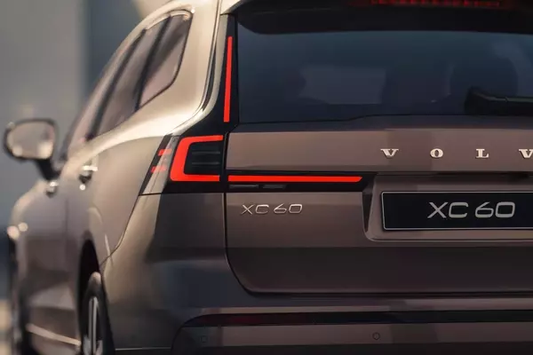 2028 Volvo XC60 Redesigned with Hybrid Powertrain