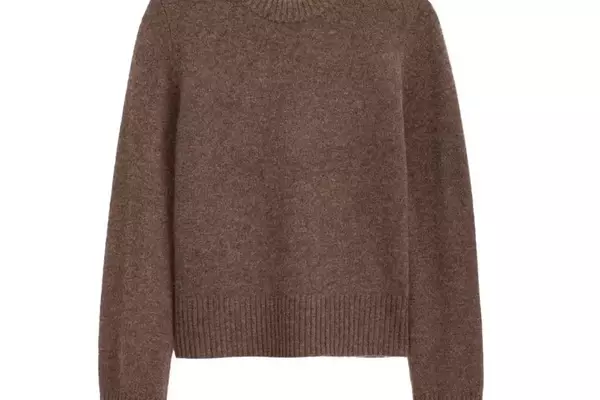 Embrace the Allure of Lace Trim: A Versatile Fashion Trend for Every Occasion