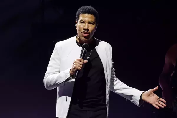 Lionel Richie Postpones Tour Dates After Undergoing Heart Procedure
